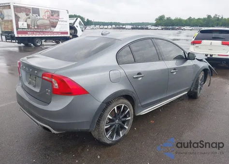 2016 Volvo S60 Cross Country T5 Platinum z USA, uszkodzony, nr VIN YV4612UM4G2000529